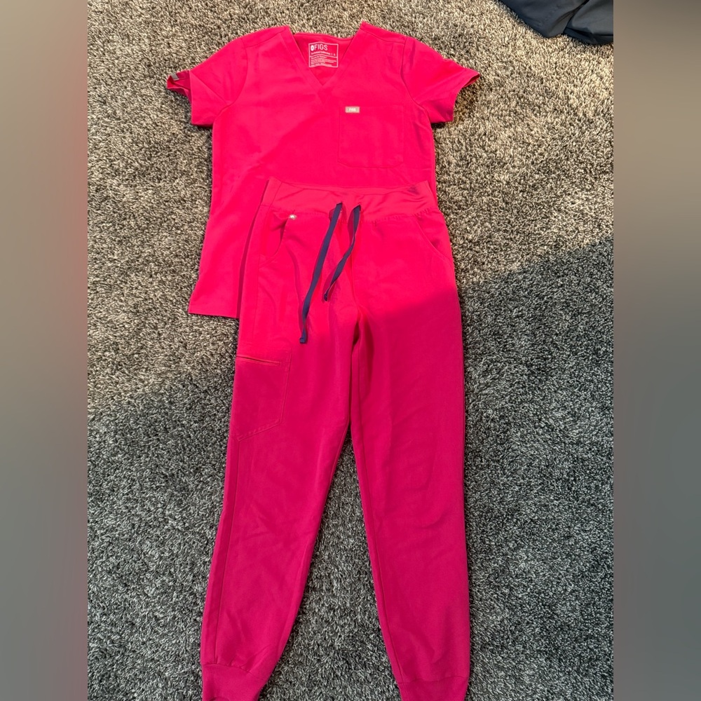 Figs Pink high waisted scrub set size small
